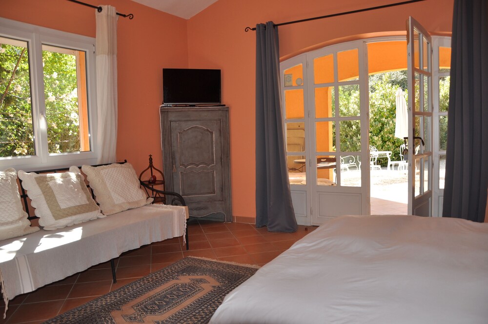 Mas des Oliviers — hotel in Saint-Marc-Jaumegarde