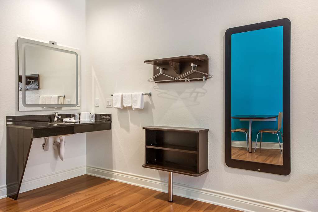 Motel 6 Houston TX North - photo 25