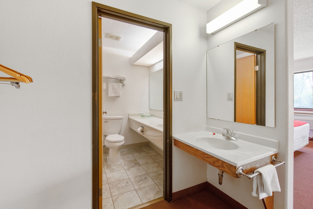 Oyo Hotel Portage I 94 - photo 40