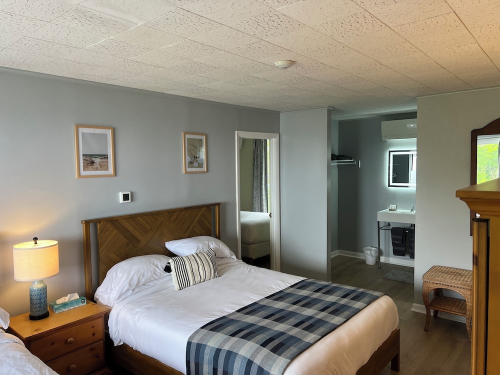 The High Tide Inn - photo 61