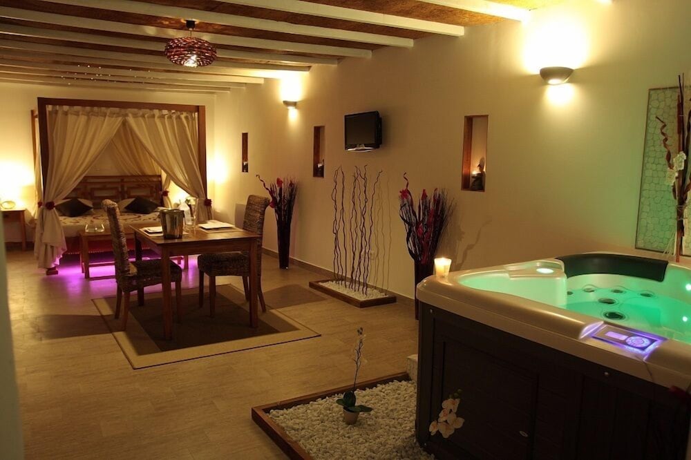 La Paillote Exotique — 4-Star Luxury Hotel in Beaucaire, France