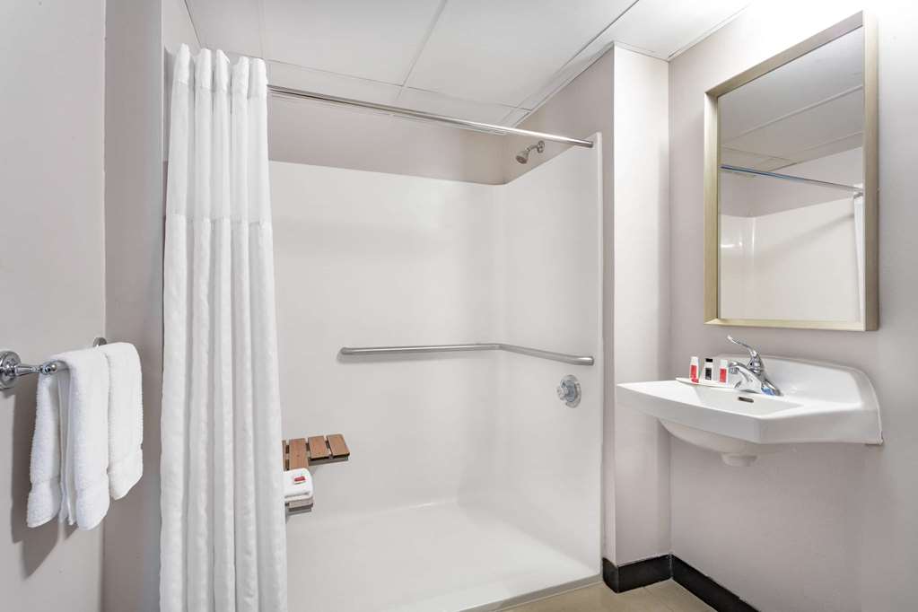 Ramada by Wyndham Hartford North Bradley Airport - photo 28