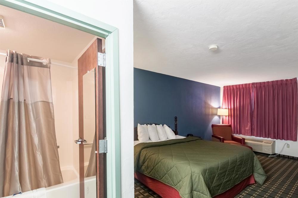 Premier Inn & Suites - photo 8