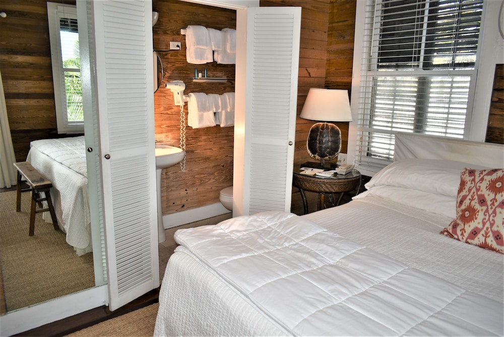 Simonton Court Historic Inn & Cottages - photo 17