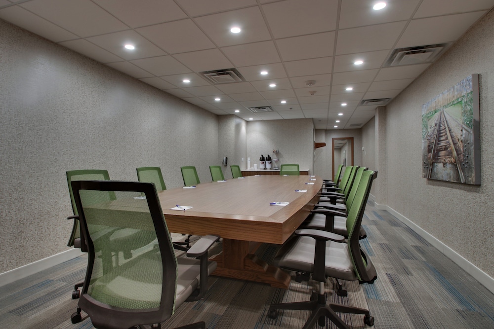 Holiday Inn Express & Suites Aurora Naperville by IHG - photo 61
