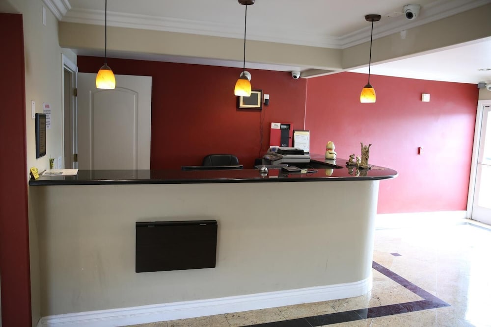 Chateau Inn and Suites - photo 6