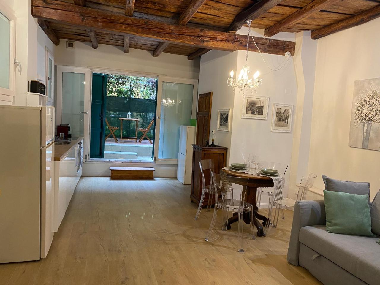 Il cortile tra i portici — 4-Star Luxury Hotel in Bologna, Italy
