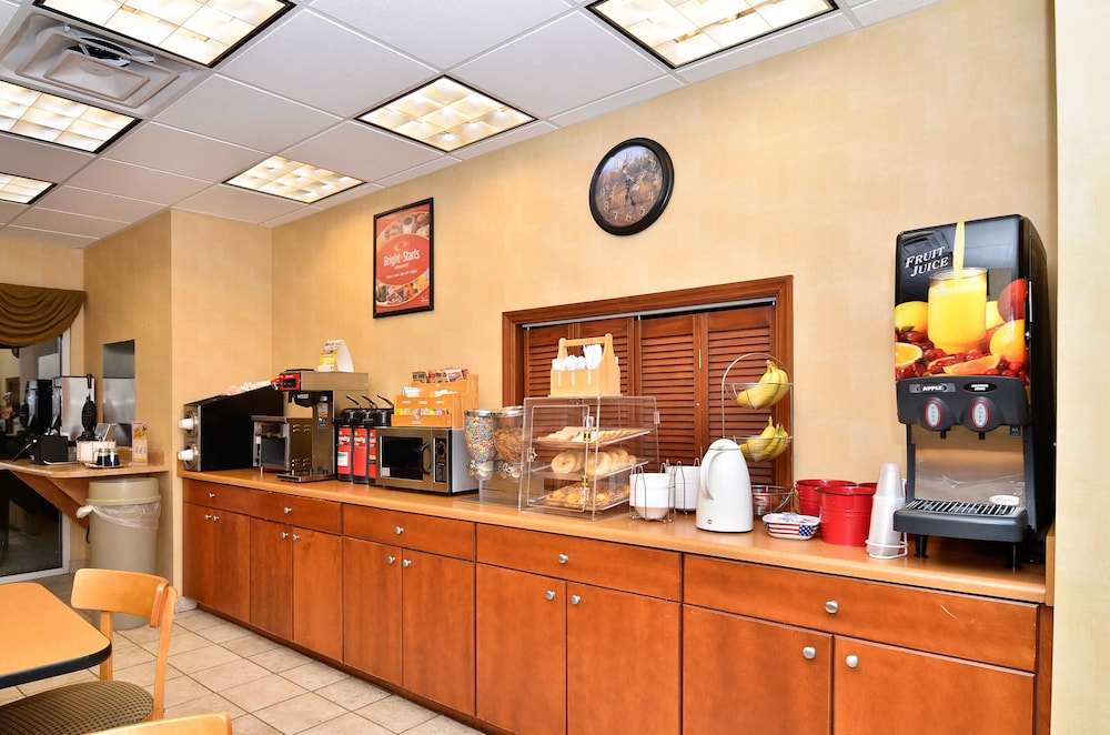 Econo Lodge Valdosta - photo 41