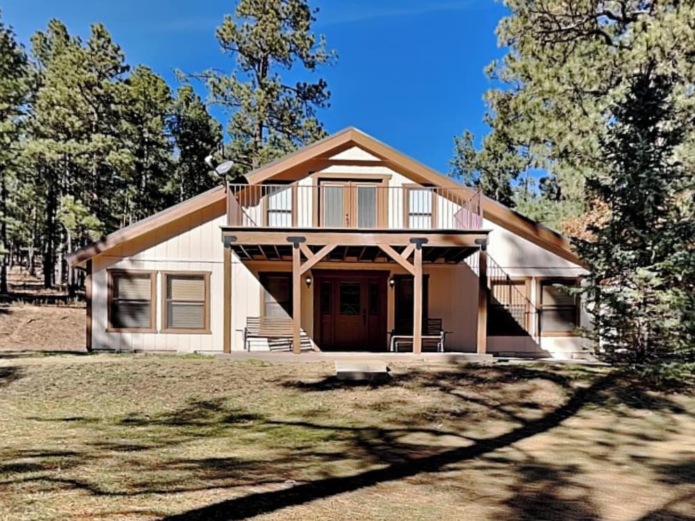 Quiet Mountain Hideaway by Ruidoso Vacation Rentals — 4-Star Luxury Hotel in Ruidoso, United States