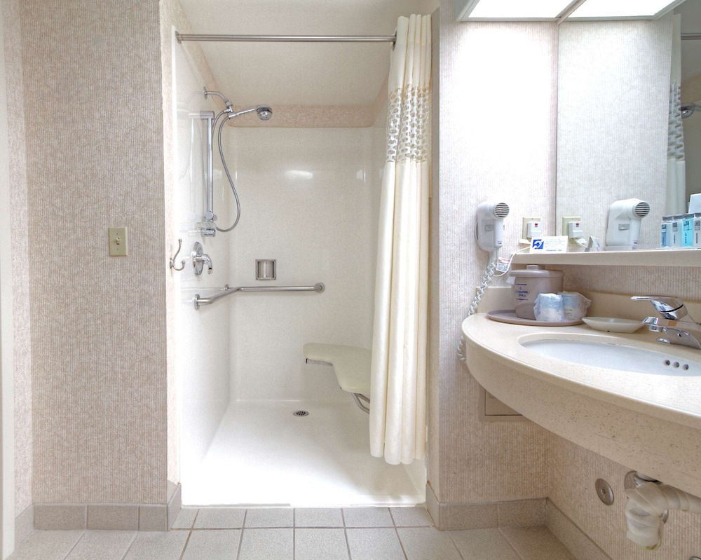 Hampton Inn Fremont - photo 21