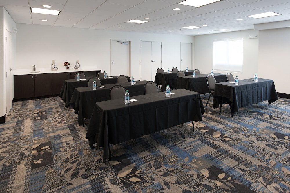 Holiday Inn Express Hotel & Suites East Wichita I 35 Andover by IHG - photo 35