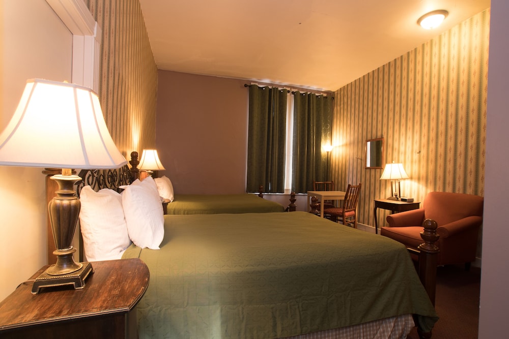 Biltmore Suites Hotel - photo 16