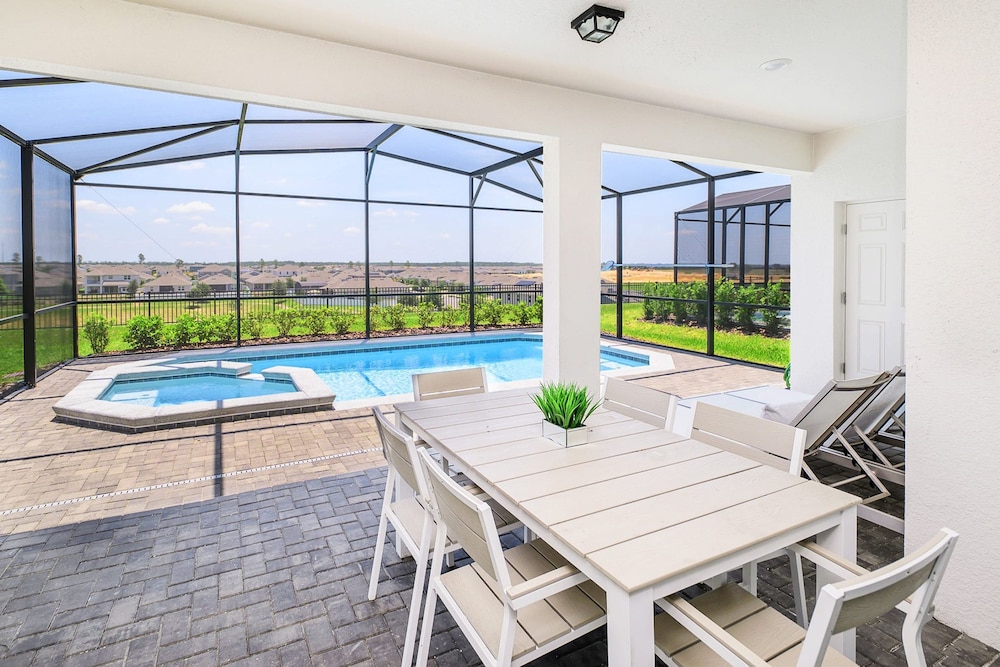 Upstay Windsor Island Resort Home w Pool Spa BBQ - photo 9