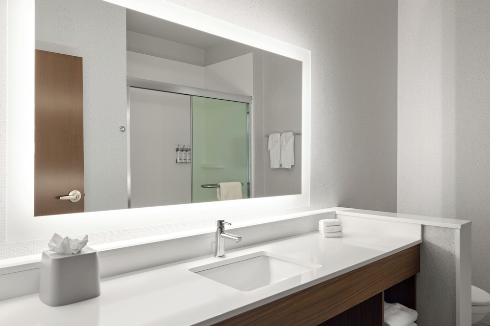 Holiday Inn Express & Suites Madison West Middleton - photo 28