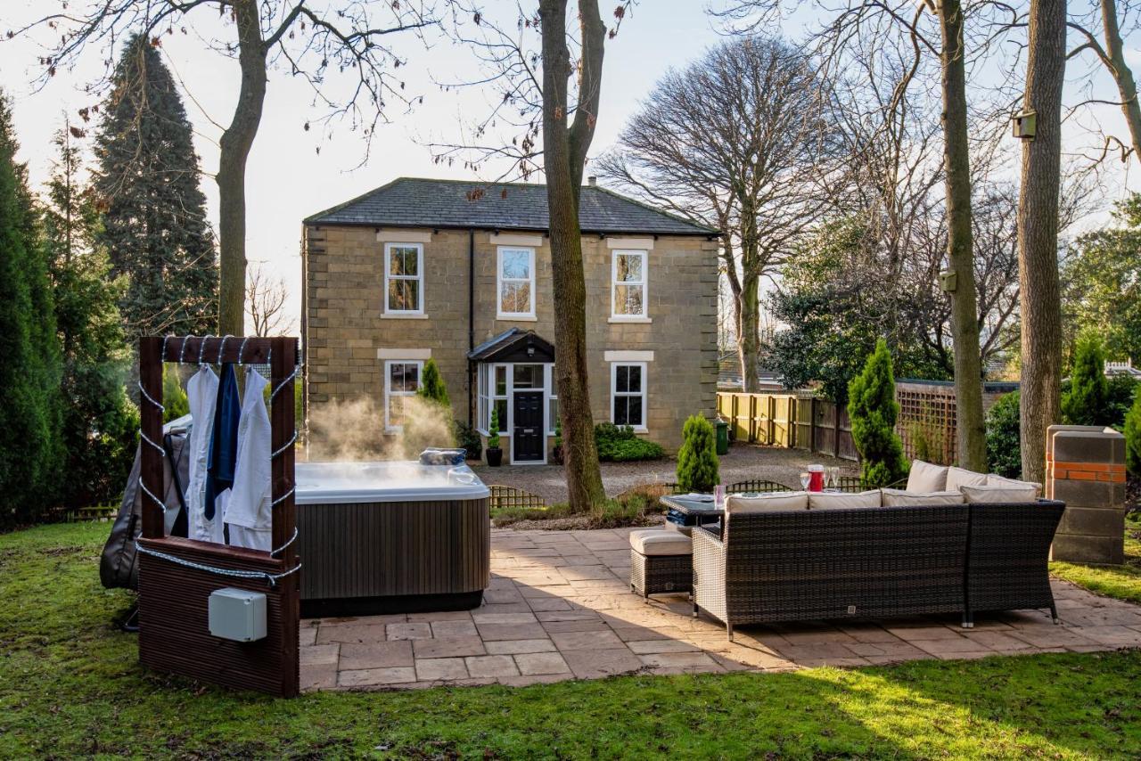 Manor House Hot Tub House for max 10 people — 4-Star Luxury Hotel in Birtley, United Kingdom