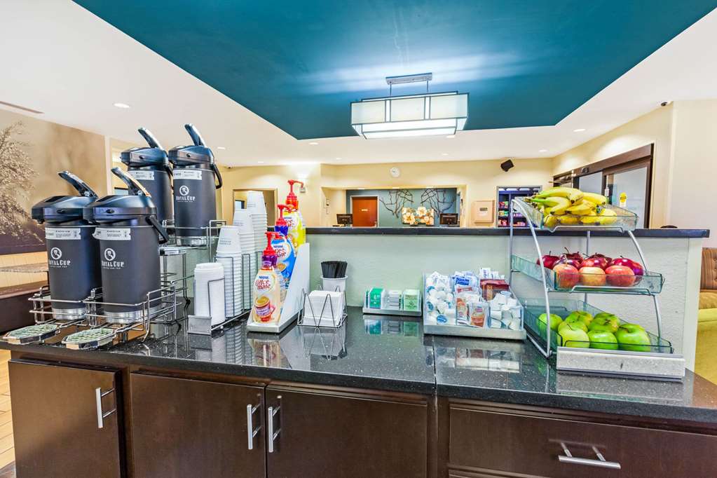 La Quinta Inn & Suites by Wyndham South Bend - photo 41