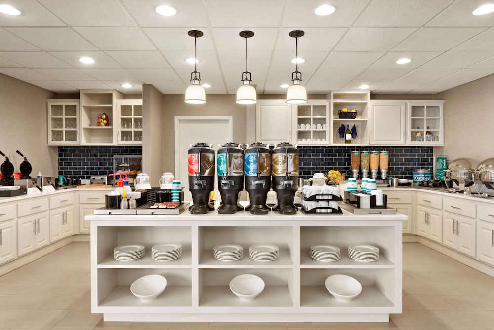 Homewood Suites by Hilton Fargo - photo 35