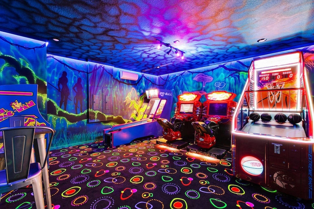 3731 Lana — 4-Star Luxury Hotel in Davenport, United States