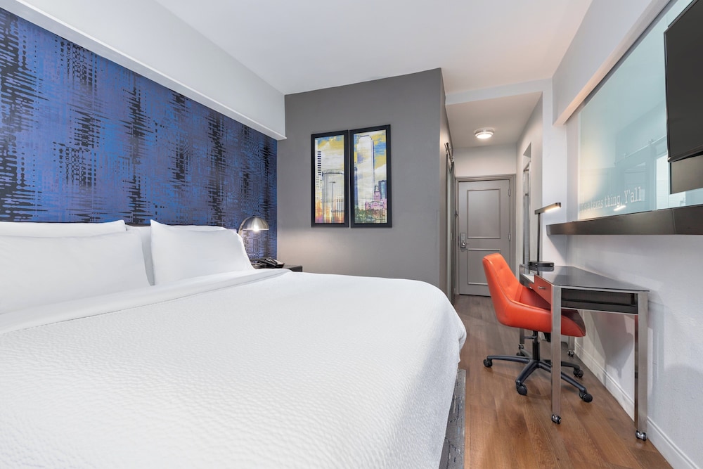 Holiday Inn Express Dallas Downtown - photo 25
