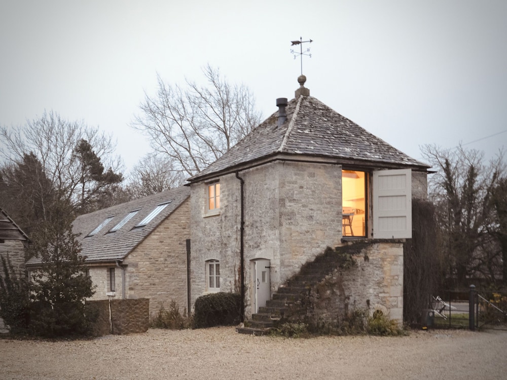 High Cogges Farm Holiday Cottages The Granary in Witney, United Kingdom
