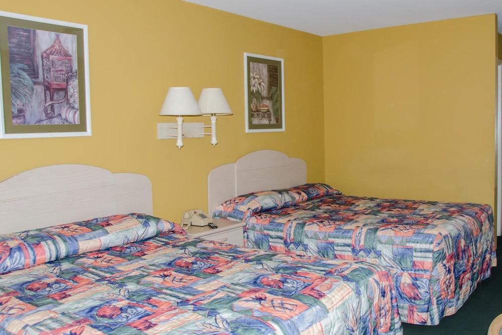 Key West Inn Childersburg - photo 20