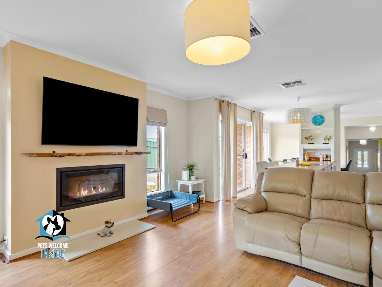 Sweeping Ocean Views 4BR on One Acre in Encounter Bay, Australia