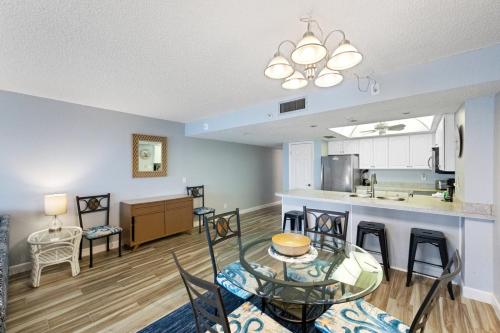 Direct Beachfront Balcony Sandy Shores #201 — 4-Star Luxury Hotel in Saint Pete Beach, United States