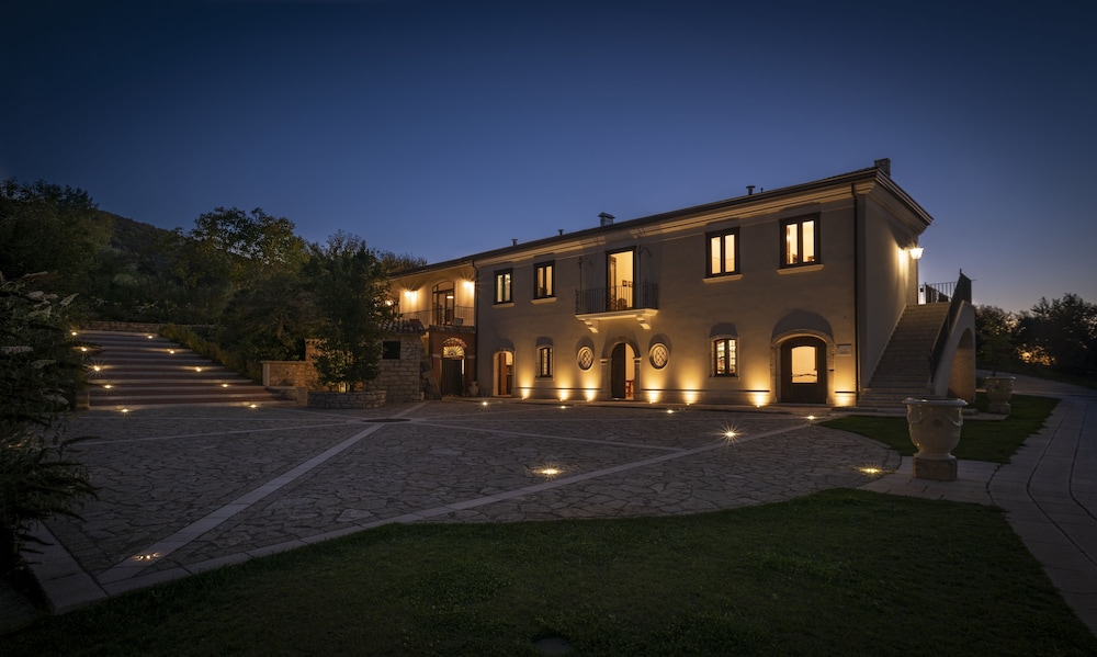 Il Mulino della Signora Luxury Country House — 4-Star Luxury Hotel in Frigento, Italy