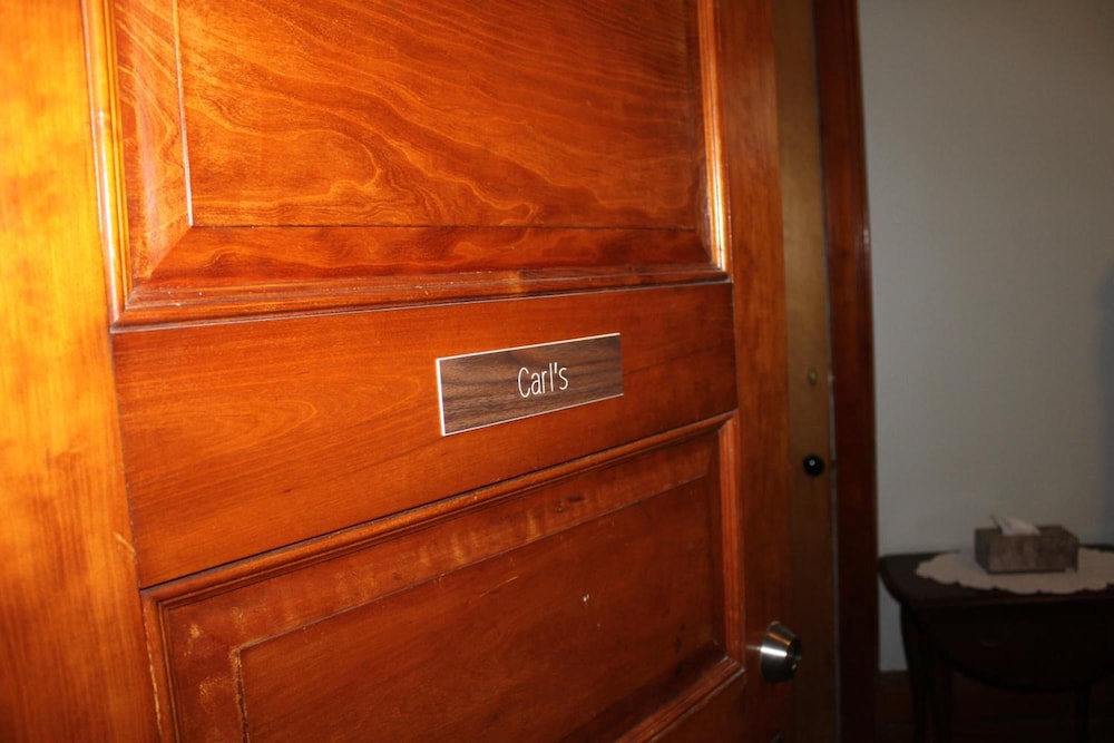 Victorian Charm Inn - photo 52