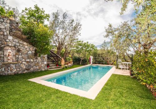 Amore Rentals Casa Tatano — 4-Star Luxury Hotel in Marciano, Italy
