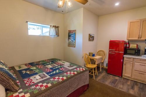 June Lake Motel - photo 9