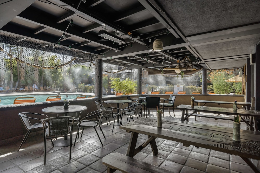 Caliente Tropics Hotel - photo 88