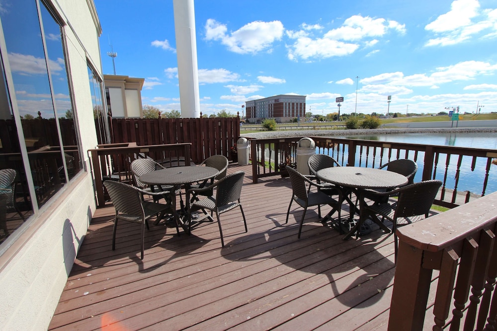 Baymont Inn and Suites Findlay - photo 8