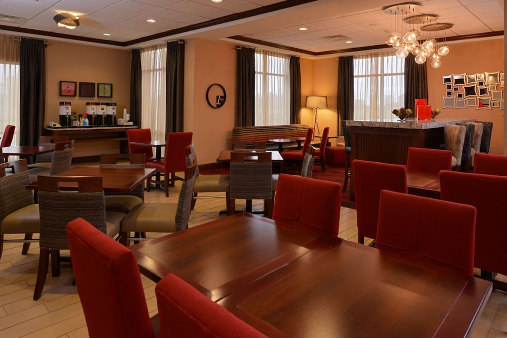 Hampton Inn by Hilton Lincoln - photo 4