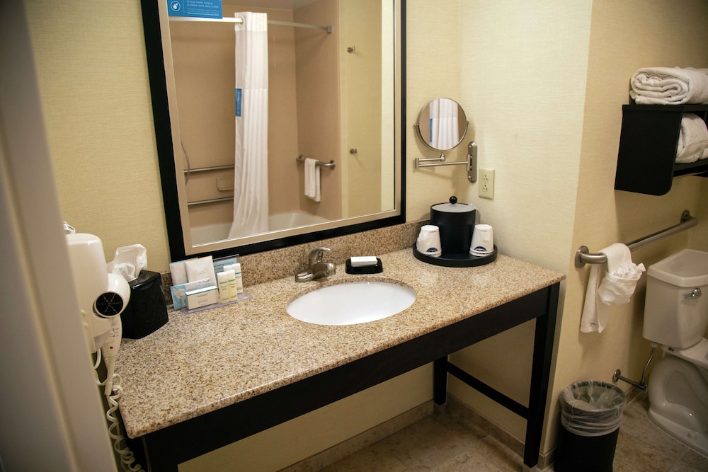 Hampton Inn & Suites Sharon - photo 63