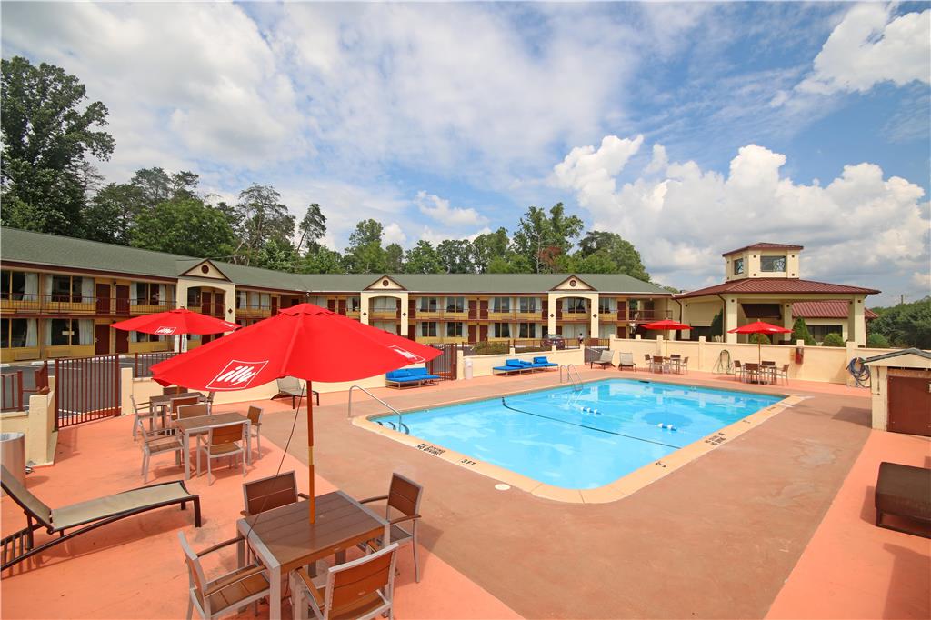 Econo Lodge Pilot Mountain - carbon neutral hotel in Pilot Mountain
