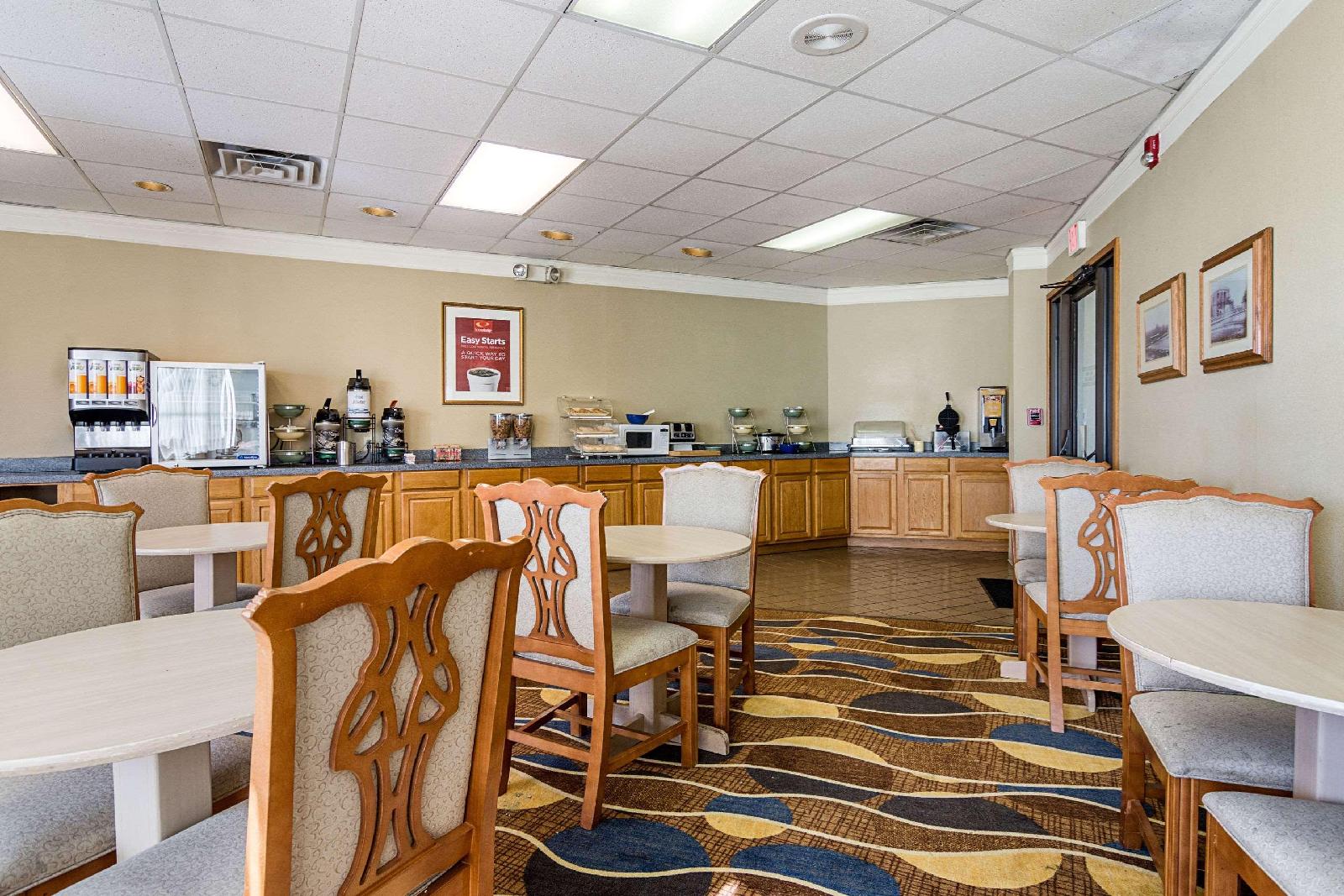 Econo Lodge - photo 24