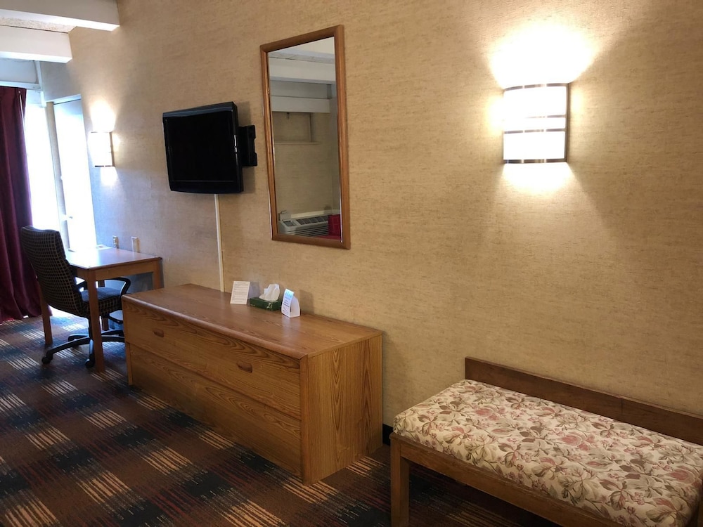 Red Carpet Inn North Syracuse - photo 25