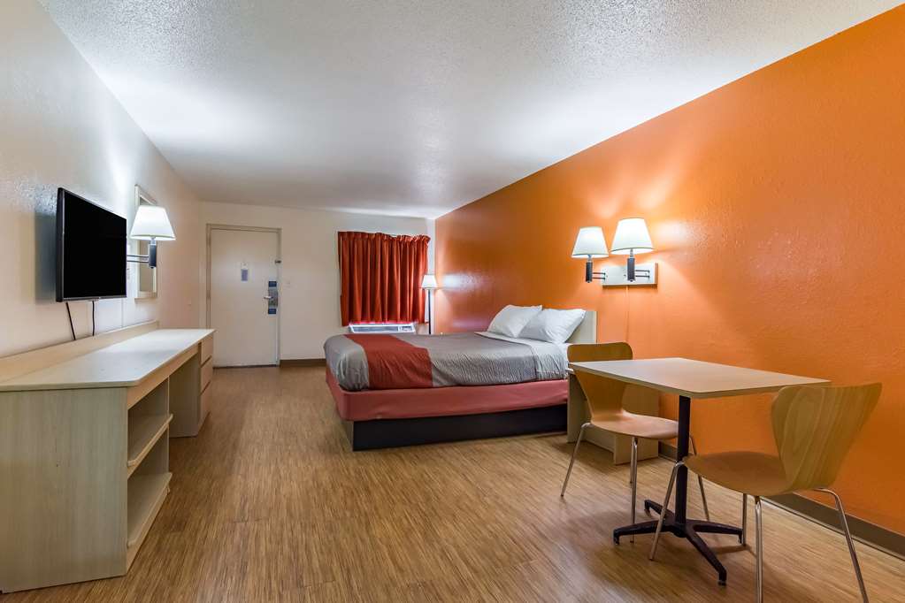 Motel 6 Raleigh NC Cary - photo 9