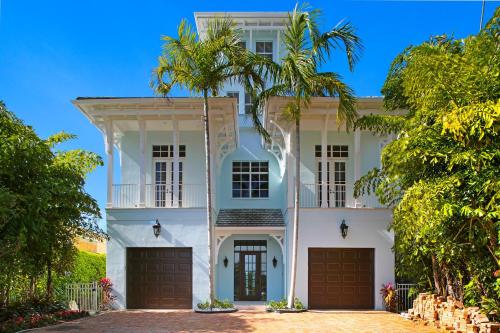 Serenity Luxury Beachfront Vacation Paradise Sleeps 12 in Bonita Springs, United States