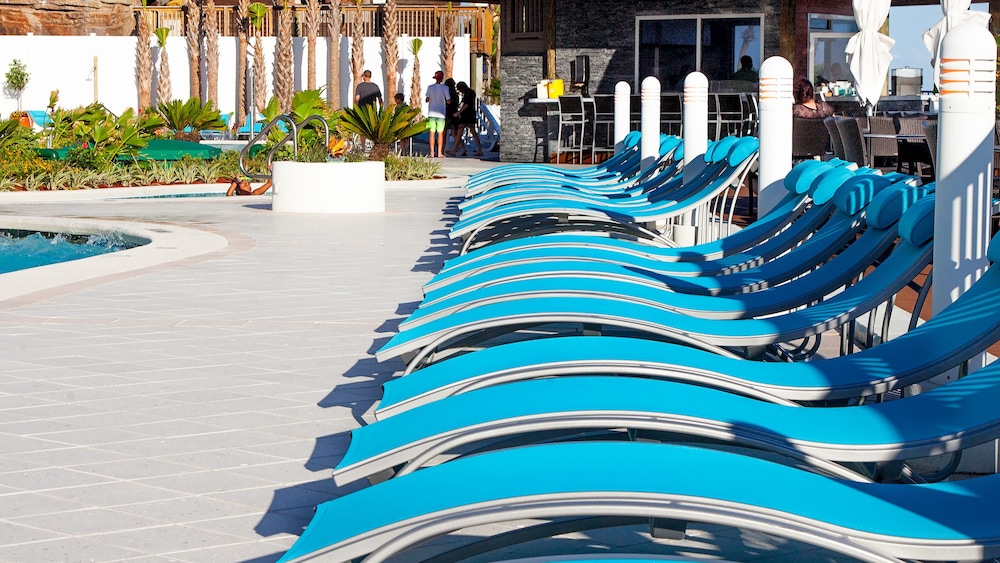 Holiday Inn Express & Suites Panama City Beach Beachfront by IHG - photo 57