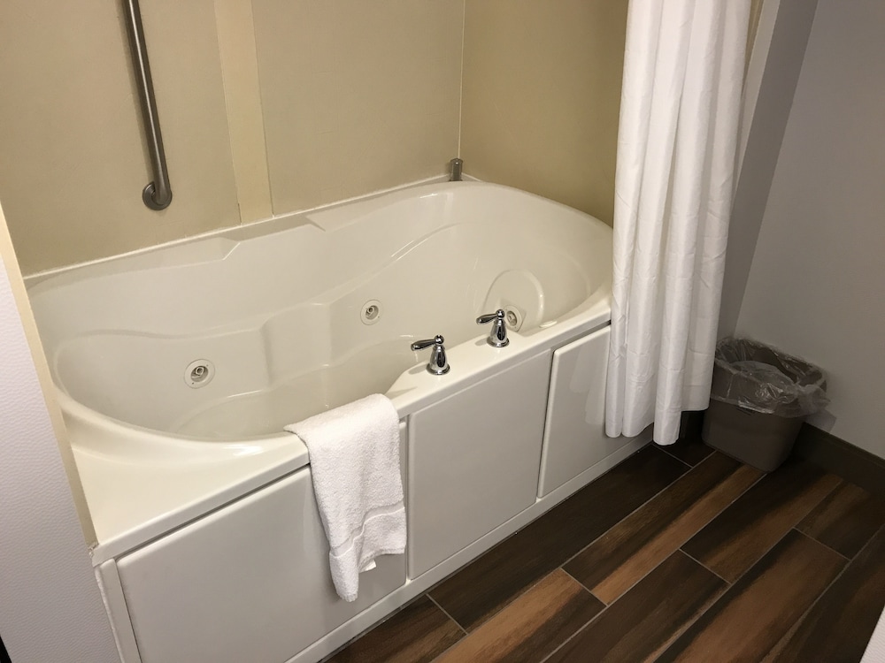 Hampton Inn & Suites Lamar - photo 87