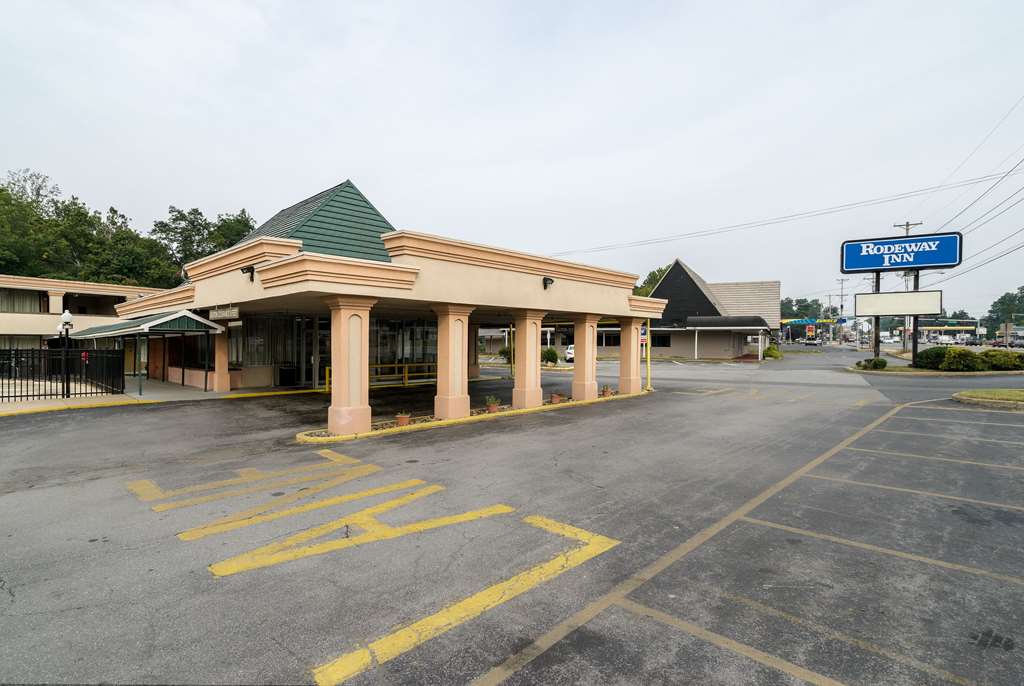 Rodeway Inn University Newark - photo 3