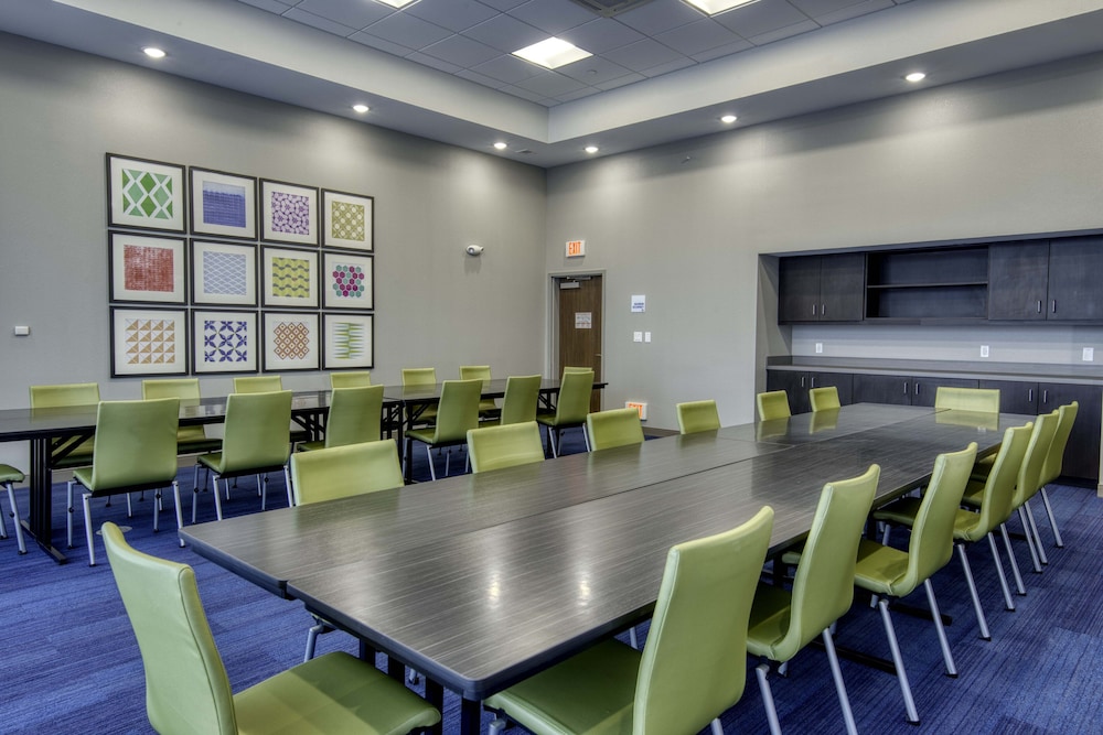 Holiday Inn Express & Suites Omaha Downtown Old Market by IHG - photo 33