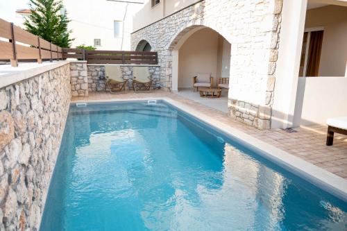 Lydia's Inn 2 Private pool near Xylokastro — 4-Star Luxury Hotel in Melissi, Greece