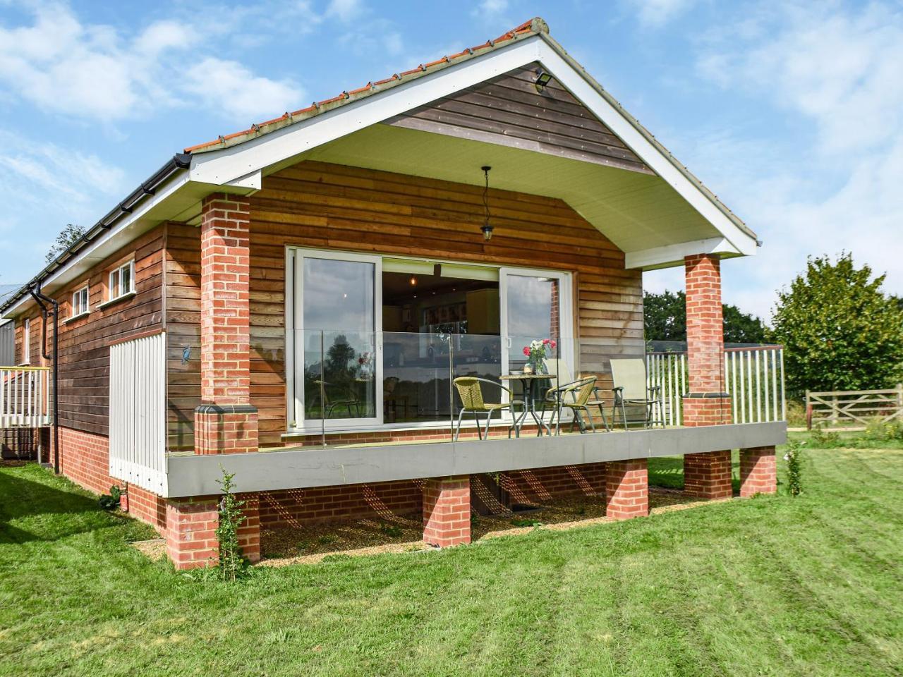 Cedar Lodge — 4-Star Luxury Hotel in Attleborough, United Kingdom