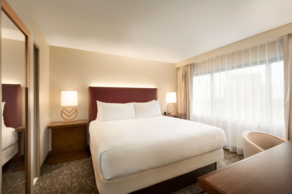 Embassy Suites by Hilton Phoenix Downtown North - photo 12
