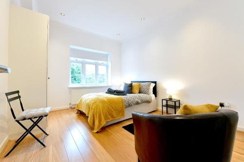 Hendon Escape Luxury Apartment with En suite Bath — 4-Star Luxury Hotel in Hendon, United Kingdom