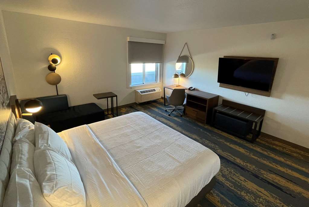 La Quinta Inn & Suites by Wyndham Denver Parker - photo 17