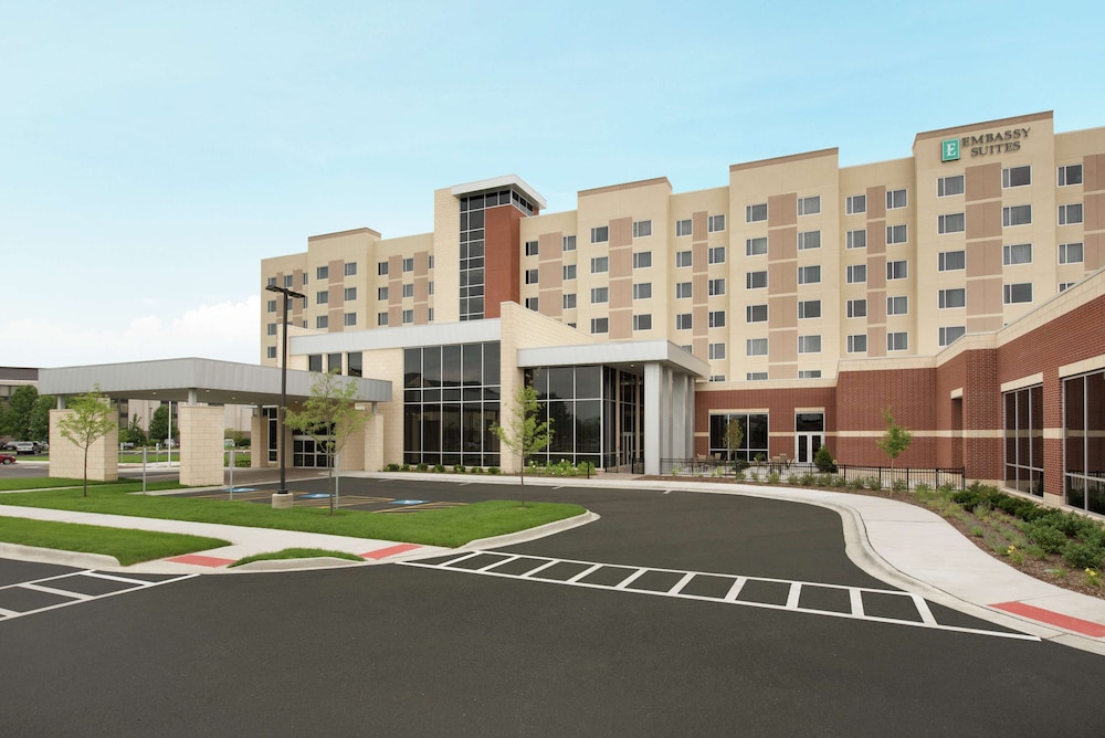 Embassy Suites by Hilton Chicago Naperville - photo 33